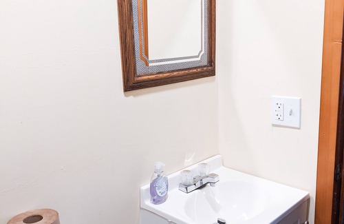 Buckingham Cabina | Spruce Cabin - Lake Views & Pet Friendly
