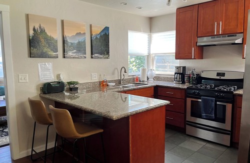 Eureka Casa | Spruce Cottage Bright 3 Bedroom 2 Bath near Henderson Center. Master suite.