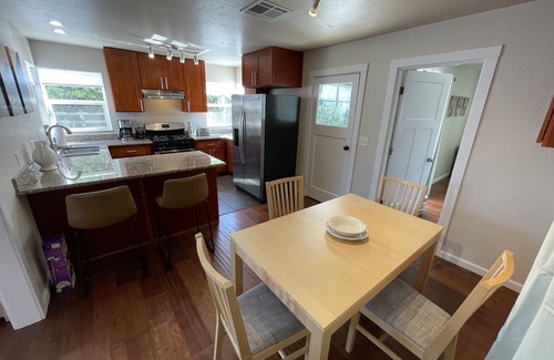 Eureka Casa | Spruce Cottage Bright 3 Bedroom 2 Bath near Henderson Center. Master suite.