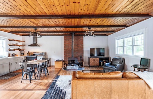 Eliot Cabina | This cabin is a 2 bedroom(s), 1 bathrooms, located in Eliot, ME.