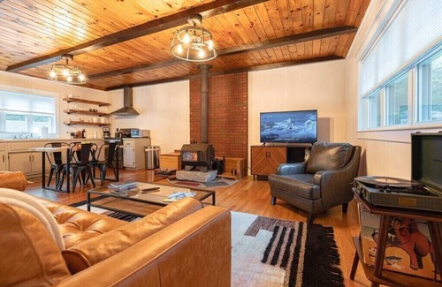 Eliot Cabina | This cabin is a 2 bedroom(s), 1 bathrooms, located in Eliot, ME.