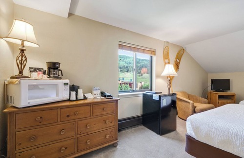 Copper Mountain Village Apartamento | Spruce Lodge Hotel Style Room with 2 Beds #492 by RedAwning