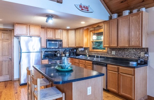 Sylva Casa | Spruce Patch - Mountain Cabin with Stunning Views and a Hot Tub!