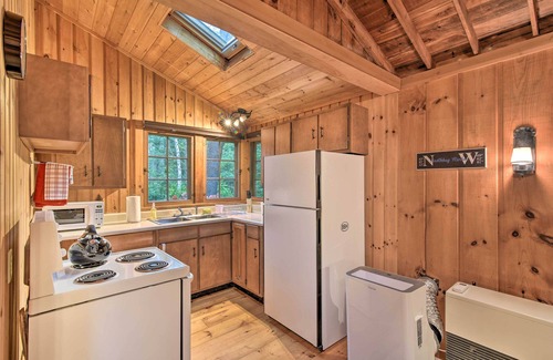 Boothbay Harbor Cabaña | 'Sprucewold' Boothbay Harbor Cottage w/ Deck
