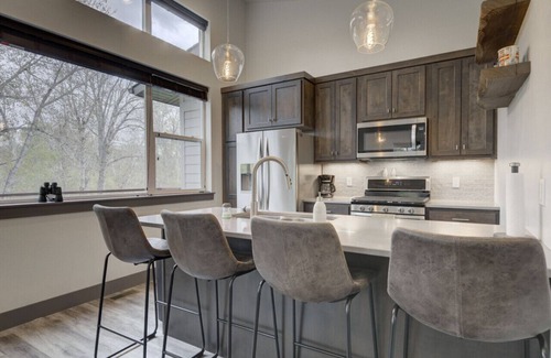 Four Corners Condominio | Spur of the Moment Getaway | Gallatin River Trail