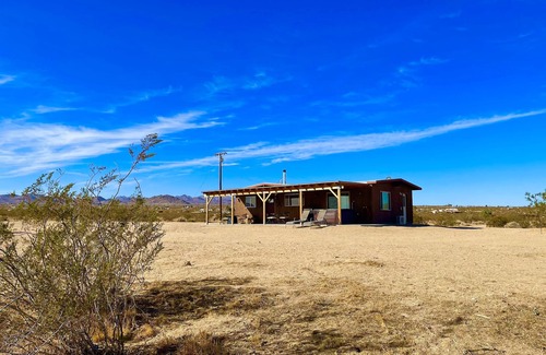 Landers Casa | 🌵 Spy Mountain Hideout on 5 Acres w/ Hot Tub | ATV Paradise & Privacy 🌵