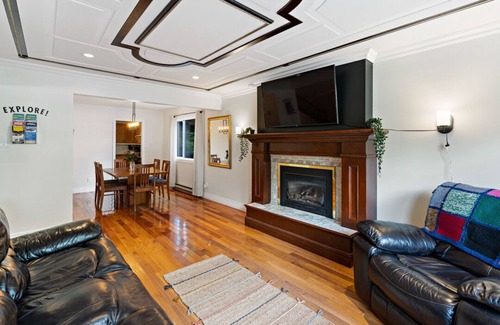 Squamish Casa | Squamish Outdoor Retreat with great location, views and outdoor space.