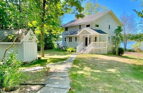 Kalkaska Casa | SQUAW LAKE northern getaway