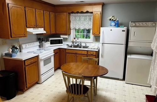 Denver Cabaña | Squirrel Haven Cottage on Lake Norman
