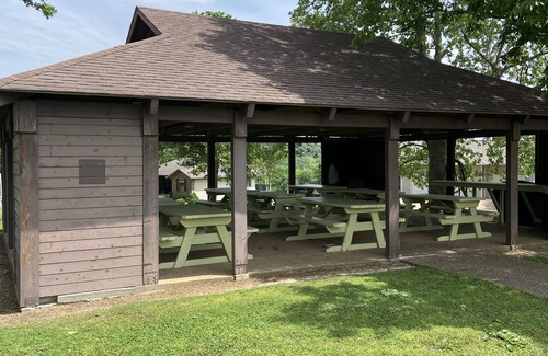 Eureka Springs Casa | Squirrel Hollow: Newly renovated lake house Holiday Island