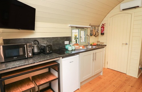 Sutton-in-Craven Cabaña | SQUIRREL, pet friendly, character holiday cottage in Cross Hills