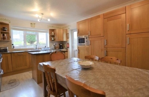 Kilgetty Casa | Squirrels Rest Comfortable home from home Saundersfoot sleeps 6 and a baby