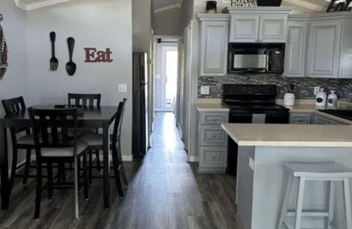 Bainbridge Alquiler De Eote | SS MINNOW 55' Houseboat on the Flint River, a floating oasis!