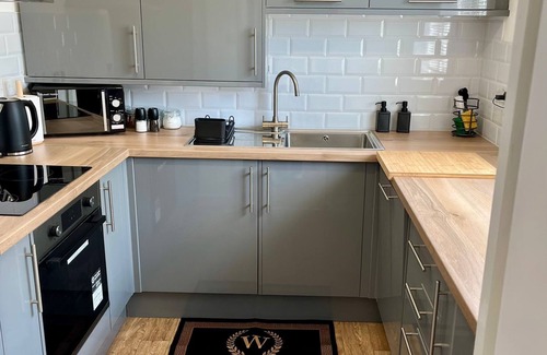 Colchester Apartamento | St Andrews Gardens – Modern 2-Bed Flat with Town Views & Parking in Colchester
