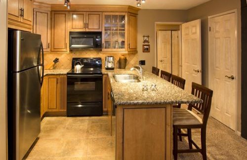 Mammoth Lakes Apartamento | St Anton Street View 2-Bedroom Condo with full kitchen