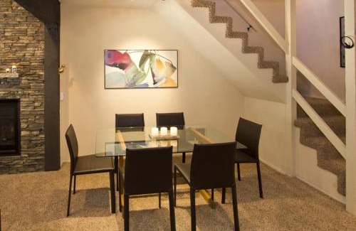 Mammoth Lakes Apartamento | St Anton Street View 2-Bedroom Condo with full kitchen