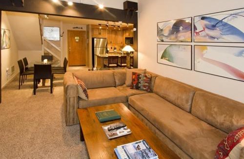 Mammoth Lakes Apartamento | St Anton Street View 2-Bedroom Condo with full kitchen