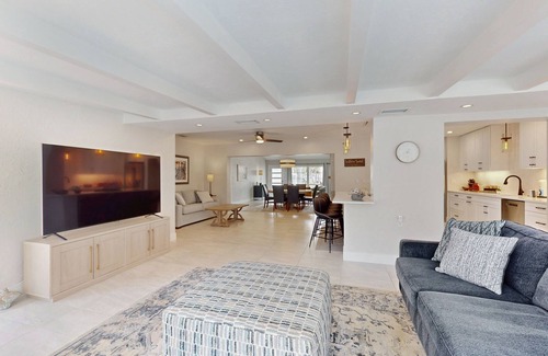 Ringling Estates Casa | St. Armands oasis with saltwater pool - walk to beach & shops