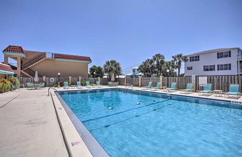 Crescent Beach Apartamento | St Augustine Getaway with Porch 1 Block to Beach!