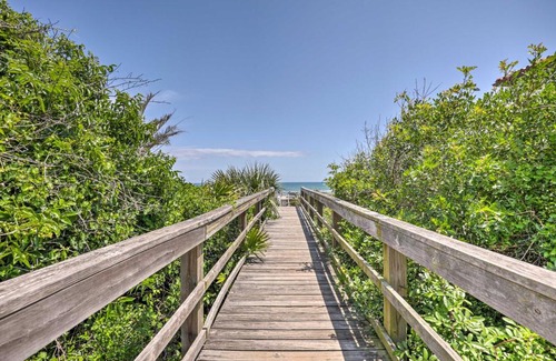 Crescent Beach Apartamento | St Augustine Getaway with Porch 1 Block to Beach!