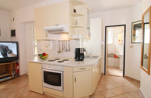 Brulo Apartamento | St. Barbara - apartamento agradable en buena situación social de Porec