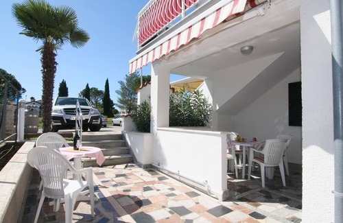 Brulo Apartamento | St. Barbara - apartamento agradable en buena situación social de Porec