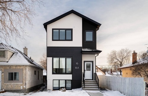 Winnipeg Casa | St. Boniface + Elegant 3 Bdr + Parking (16)