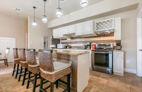 Faubourg Lafayette Apartamento | St Charles Ave Urban Retreat with Luxury Amenities
