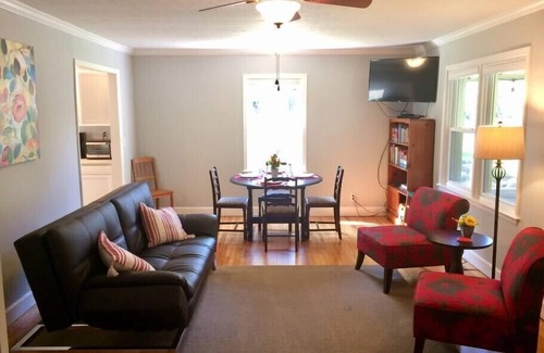 St. Elmo Improvement League Casa | S t. Elmo's Charming Cottage- 2BR w / Screened-in Porch