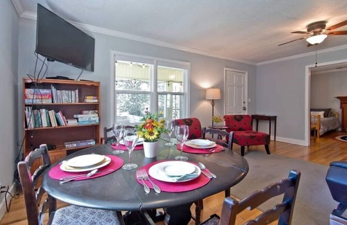 St. Elmo Improvement League Casa | S t. Elmo's Charming Cottage- 2BR w / Screened-in Porch