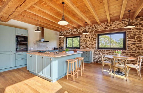 Saint-Aubin-de-Terregatte Casa | Estupenda casa de vacaciones privada para 6 personas con WIFI, TV, terraza y mascotas permitida
