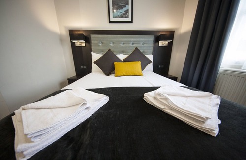 Warwick Hotel | St. George' s Inn Victoria