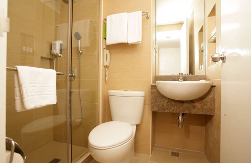 Downtown Hotel | St Giles Makati