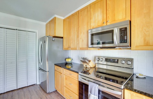 Oceanmarsh Subdivision Cabaña | St Helena Island Retreat w/ Deck: Walk to Beach