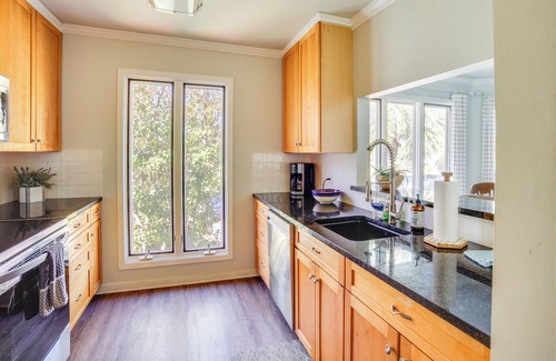 Oceanmarsh Subdivision Cabaña | St Helena Island Retreat w/ Deck: Walk to Beach