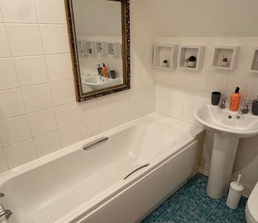 St Helens Apartamento | St Helens Apt Near Town Center & Theater, Free Parking & WiFi