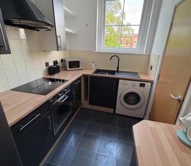 St Helens Apartamento | St Helens Apt Near Town Center & Theater, Free Parking & WiFi