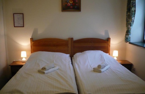Paradsasvar Cama Y Desayuno | St. Hubertus Étterem és Panzió