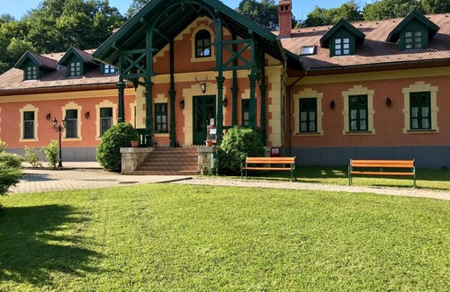 Paradsasvar Cama Y Desayuno | St. Hubertus Étterem és Panzió