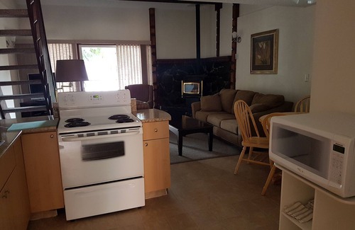 Anglemont Casa | S t. Ives Resort, Shuswap Lake - Se aceptan mascotas, muelle, kayaks y tablas GRATIS, 2 recámaras