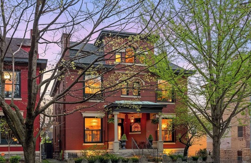 Old Louisville Casa | St.James Court Art Show*Luxe Victorian*UL/Downtown*BourbonTrail*Games*Speakeasy