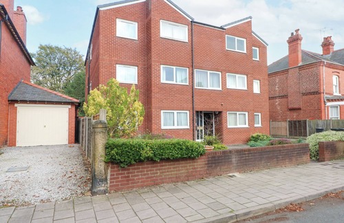 Hoole Cabaña | St. James Court