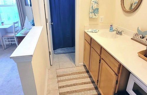 St. James Condominio | St James Efficiency with Pool/15 min to Oak Island Beach!