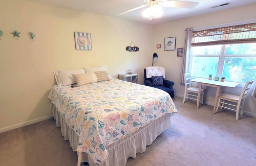 St. James Condominio | St James Efficiency with Pool/15 min to Oak Island Beach!