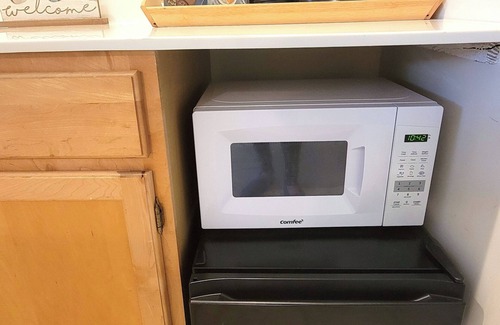 St. James Condominio | St James Efficiency with Pool/15 min to Oak Island Beach!