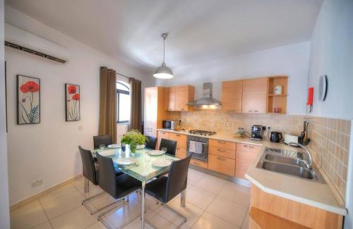 Ta' Giorni Apartamento | St Julians Lovely 3 Bedrooms By Homely