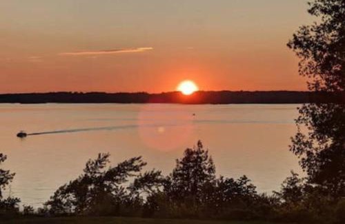Brier Hill Casa | St Lawrence River Modern Log Home