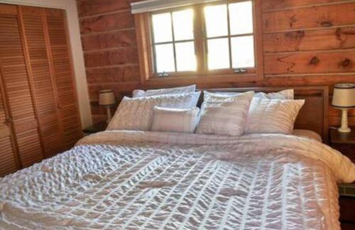 Brier Hill Casa | St Lawrence River Modern Log Home