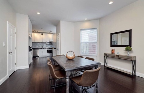 Central West End Apartamento | St. Louis 2BD/2BA, Forest park, BJ hospital, & CWE Fl 2