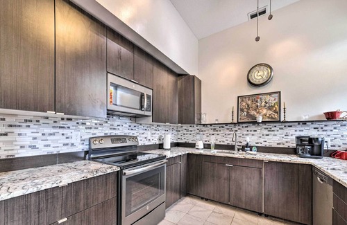 The Gate Apartamento | St Louis Apt w/ Large Deck ~ 3 Mi to Downtown